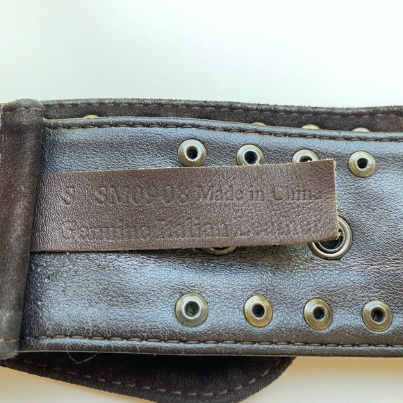 VINTAGE suede & brass ring buckle belt - Picture 5 of 6